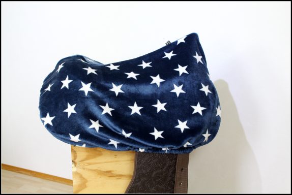 W 4 blau weisse Sterne,Wellnessfleece € 34,00